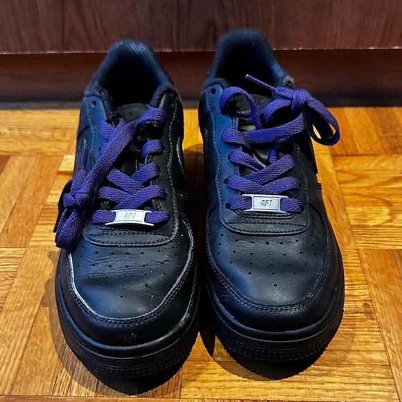 Air Force black with purple laces - Picture 2 of 5